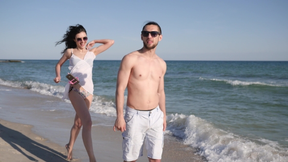 Love Couple Make Selfi Photo on Beach, Guy Circling Girl, Positive Young People Shoot Video From alt