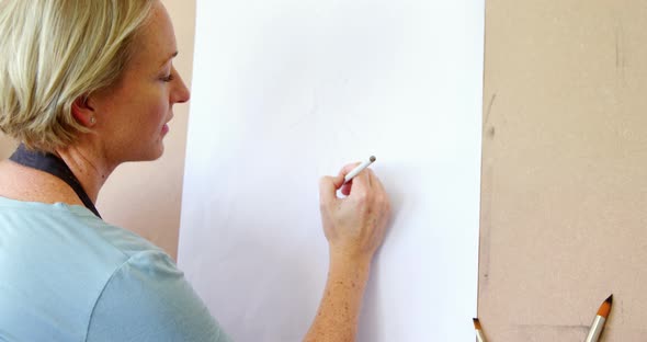 Woman drawing sketch on canvas 4k alt