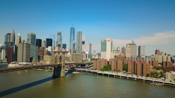 Aerial Drone View of New York Financial District of Manhattan, Brooklyn Bridge and the Hudson River alt