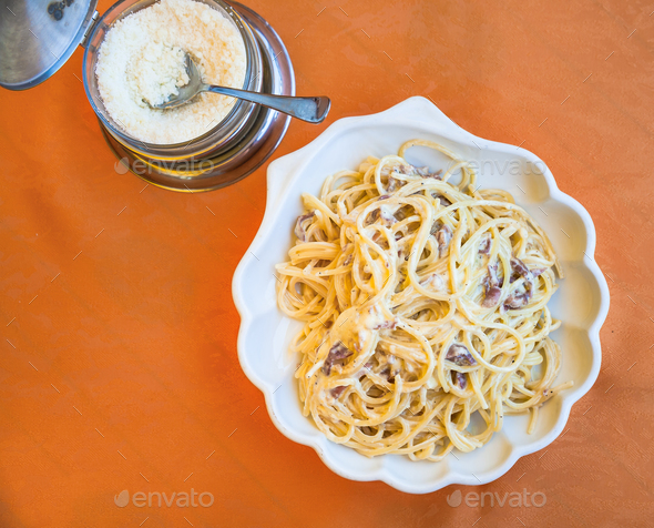 above view of spaghetti alla carbonara on plate