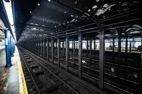 Underground Empty Subway Station Dock in New York City on line t