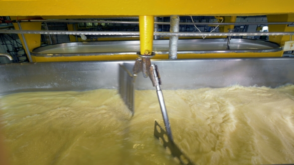 Double Set of Stirrers Works on Mixing Milk alt