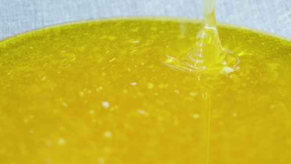 Production of Honey on a Small Home Apiary alt