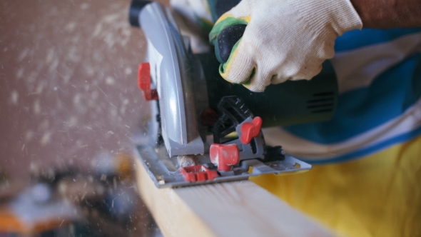 The Man Is Sawing Wood Board alt