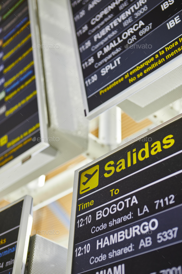 Airport flight departures info display on spanish language. Vertical