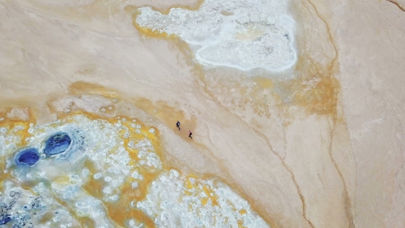 Gray Geysers in Iceland Trekking Tourists alt