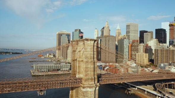 Aerial View of the Brooklyn Bridge Through East River To Manhattan in New York, America alt