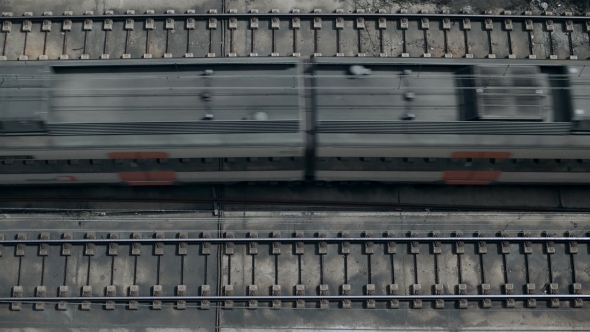 Top View on Passing Trains alt