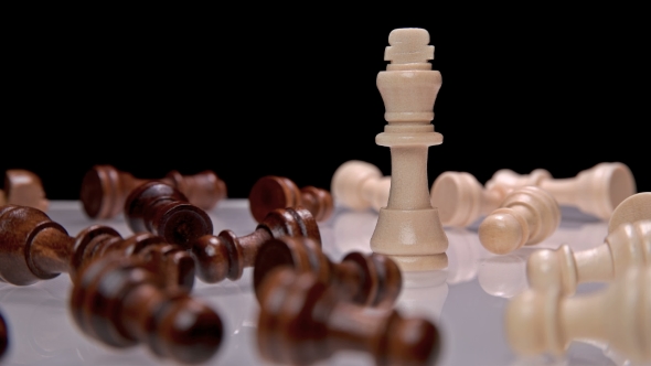 Chess King Among the Defeated Enemy alt