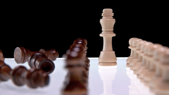 Chess King at the Head of the Ranks of Servants alt