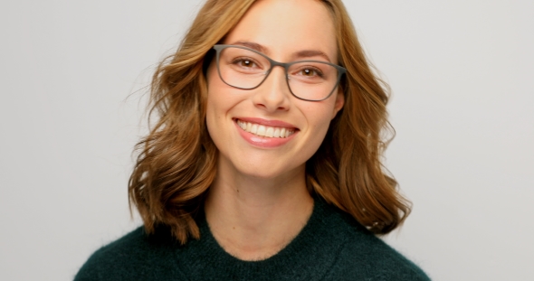 Beautiful Smile on Brunette alt