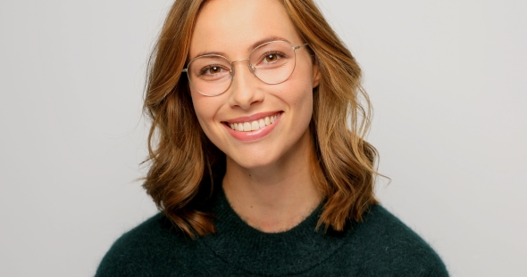 Stunning Smile on Glasses Girl alt
