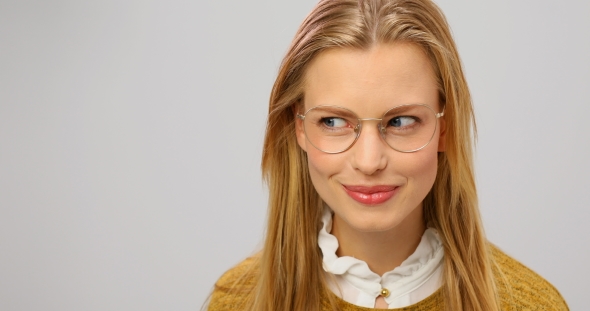 Blonde in Glasses alt