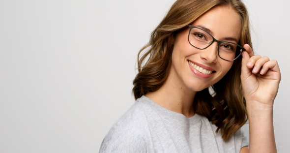 Beautiful Smiling Girl alt