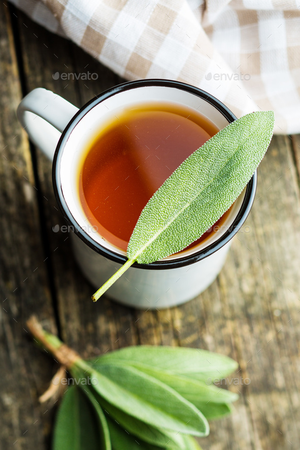 Sage tea and leaves.