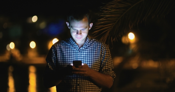 Browsing Smartphone alt