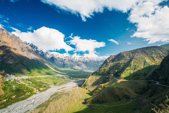 Georgian Military Road (Voyenno-Gruzinskaya doroga) is the histo - Stock Photo - Images