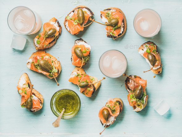 Crostini with smoked salmon and pink grapefruit cocktails, flat-lay - Stock Photo - Images
