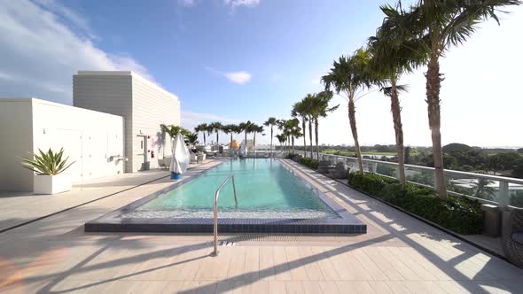 Coop Condo Roof Top With Pool alt