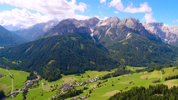 Beautiful Landscape in the Alps alt