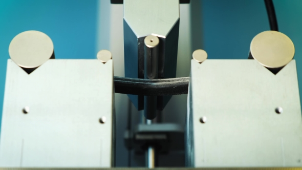 A Metal Mechanical Press Tests New Material From Carbon Nanotubes. alt