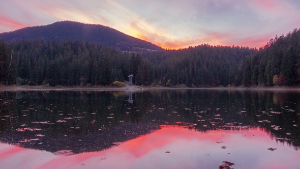 Autumn Sunset at Mountain Lake with Colorful Trees in the Forest alt