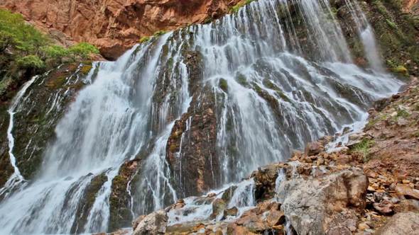 Waterfall in Turkey alt