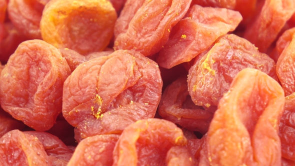 Pile of Dried Apricots alt
