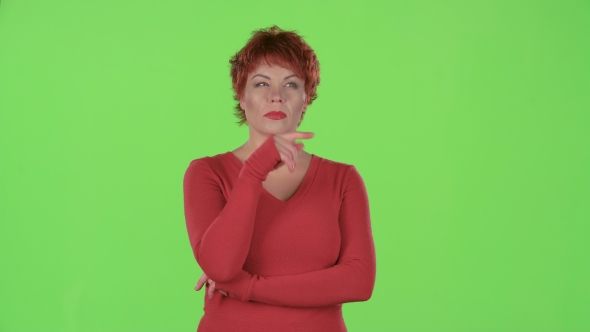 Woman Thinks and She Has an Idea in Her Head. Green Screen alt