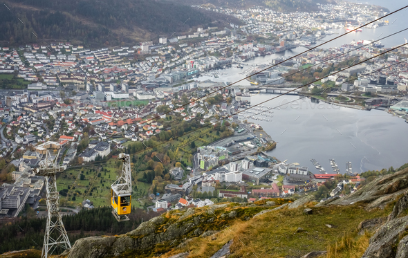 Ulriksbanen, the yellow cable car to the top of mount Ulriken Stock ...