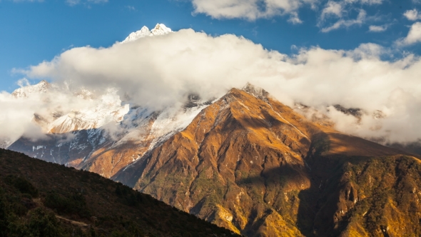 The Movement of Clouds Near the Majestic Mount Kangtega alt
