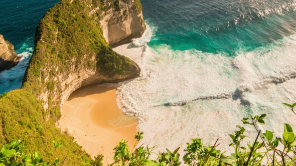 Amazing Coastline Near Manta Bay or Kelingking Beach on Nusa Penida Island, Bali, Indonesia alt