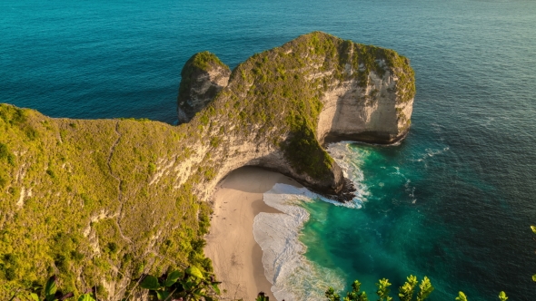 Aerial  View of Karang Dawa, Kelingking Beach in Nusa Penida Island, Indonesia alt