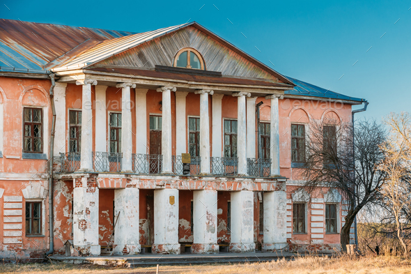 Khal'ch In Vetka District, Gomel Region, Belarus. Old Palace Man - Stock Photo - Images