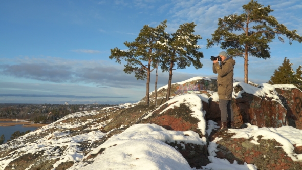 Scandinavian Landscape, Tourist in the Winter Forest alt