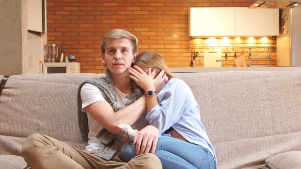 Young Couple Watching Television alt