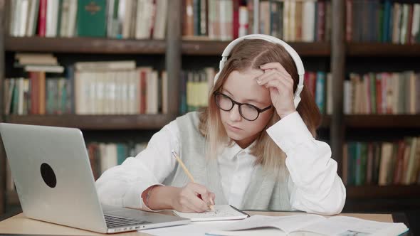 Distance Learning Concept alt