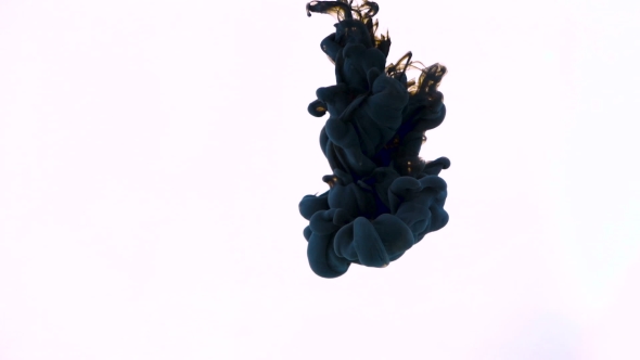 Black Ink Drops in Water alt