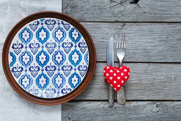 Valentine day background, cutlery, heart and plate with empty space - Stock Photo - Images