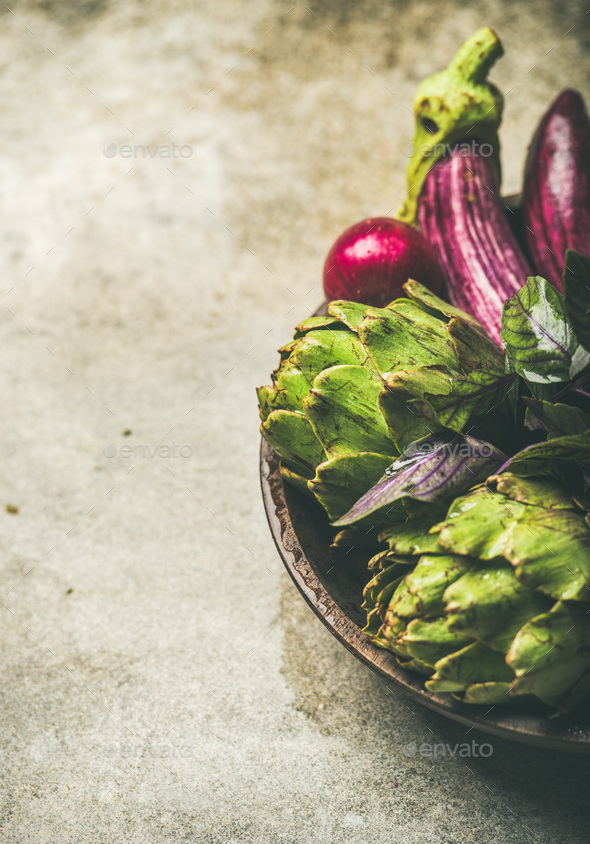 Flat-lay of green and purple vegetables on plate, copy space - Stock Photo - Images