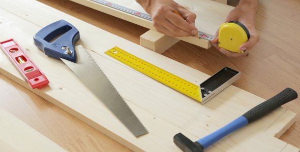 Making Slot Rack with Saw and Tape Measure