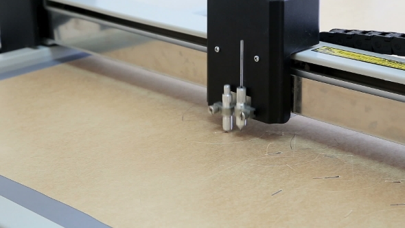 Cutting Plotter in Action alt