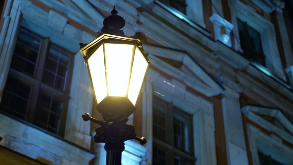 Street Lamp Falling Snow alt