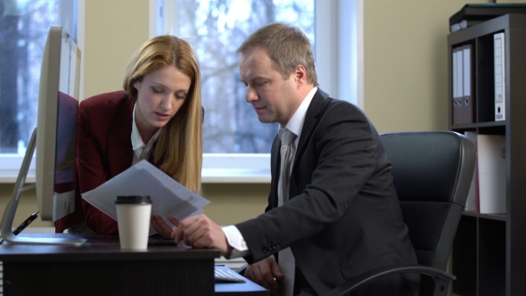 Colleagues Doing Paperwork in the Office alt