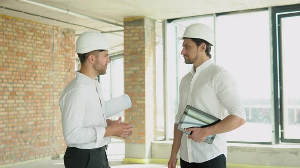 Friendly Handshake of Two Builders at a Construction Site alt