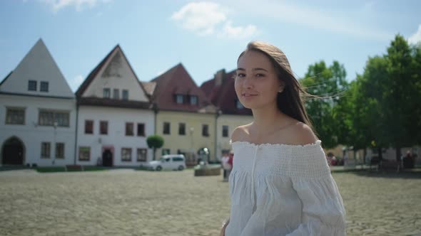 Enjoyable Walk Alone alt