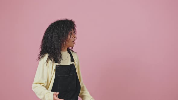 Young Puzzled African American Lady Looking at Camera with Question Calling Boyfriend for Help alt