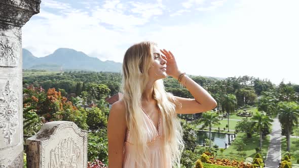 Beautiful girl in bali alt