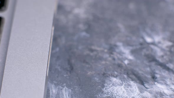 Inserts the SD Card Into the Laptop alt