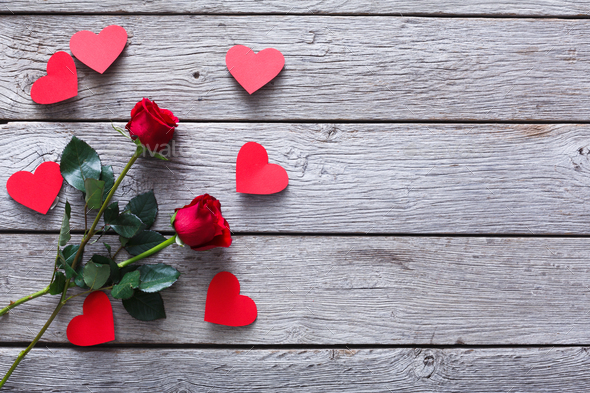 Valentine day background, hearts and rose flowers on wood Stock Photo by  Prostock-studio